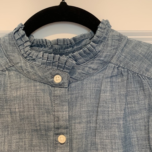 Gap chambray button down top - Picture 3 of 5